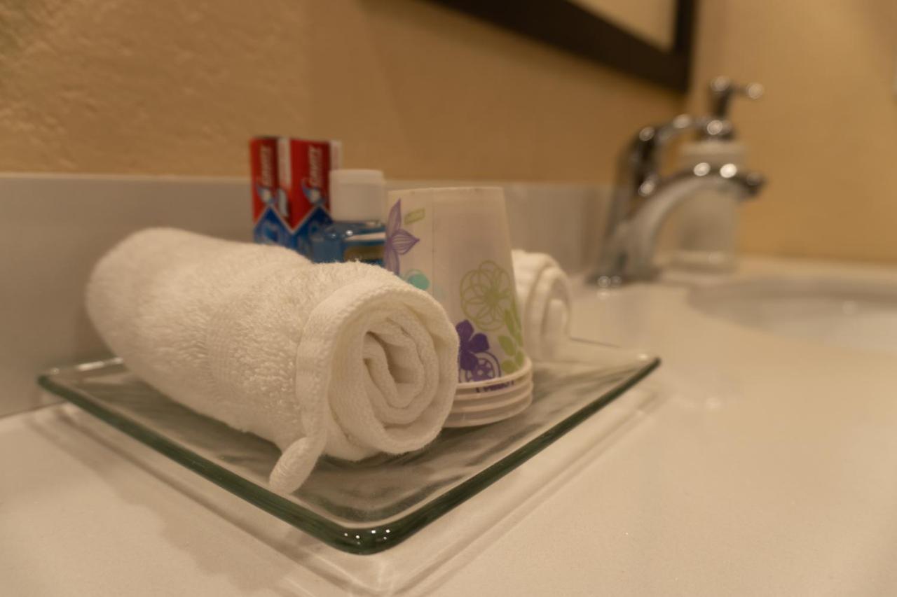 Trinity Escapes - Two Bedroom Two Bathroom Full Apartment Near Airport アンカレッジ エクステリア 写真