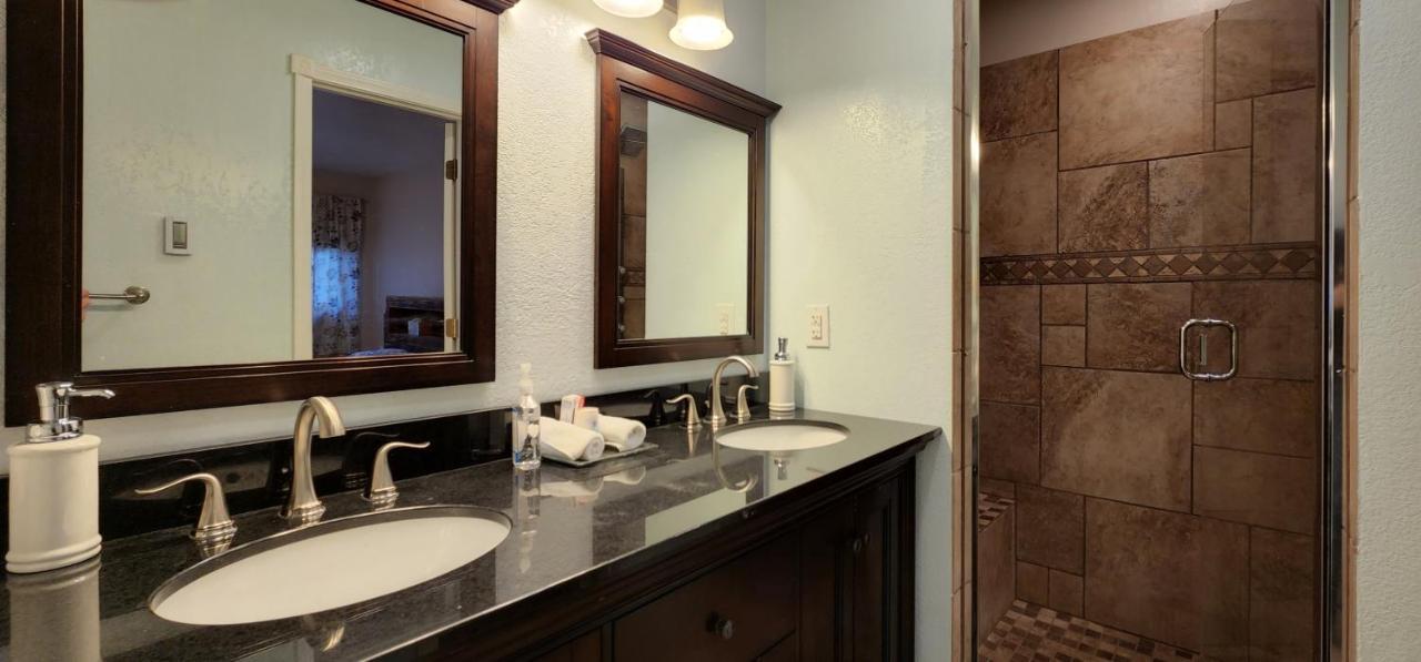 Trinity Escapes - Two Bedroom Two Bathroom Full Apartment Near Airport アンカレッジ エクステリア 写真