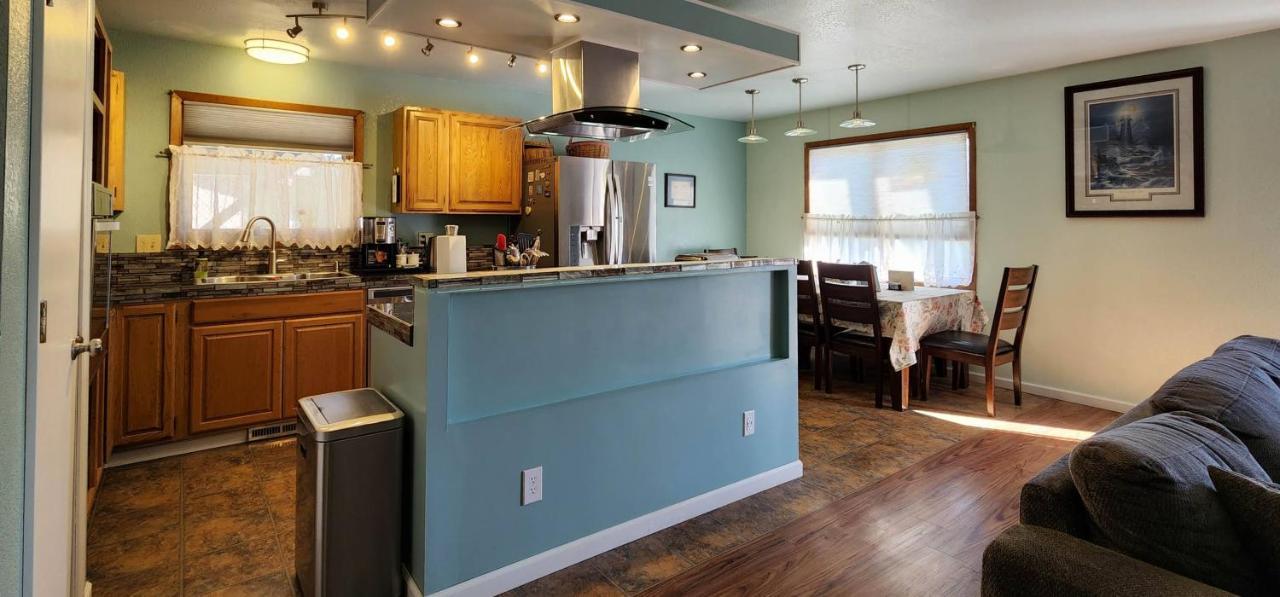 Trinity Escapes - Two Bedroom Two Bathroom Full Apartment Near Airport アンカレッジ エクステリア 写真