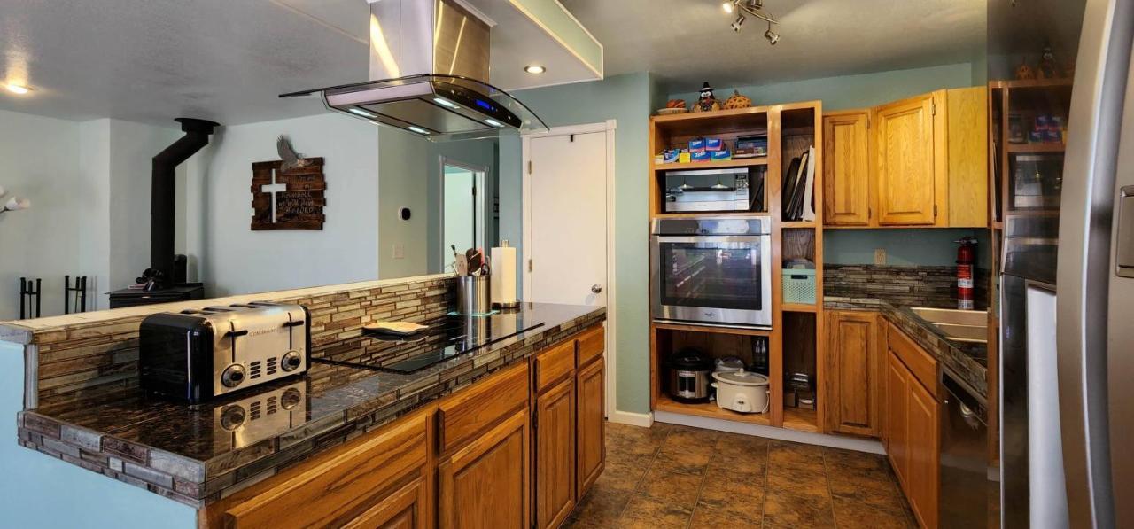 Trinity Escapes - Two Bedroom Two Bathroom Full Apartment Near Airport アンカレッジ エクステリア 写真