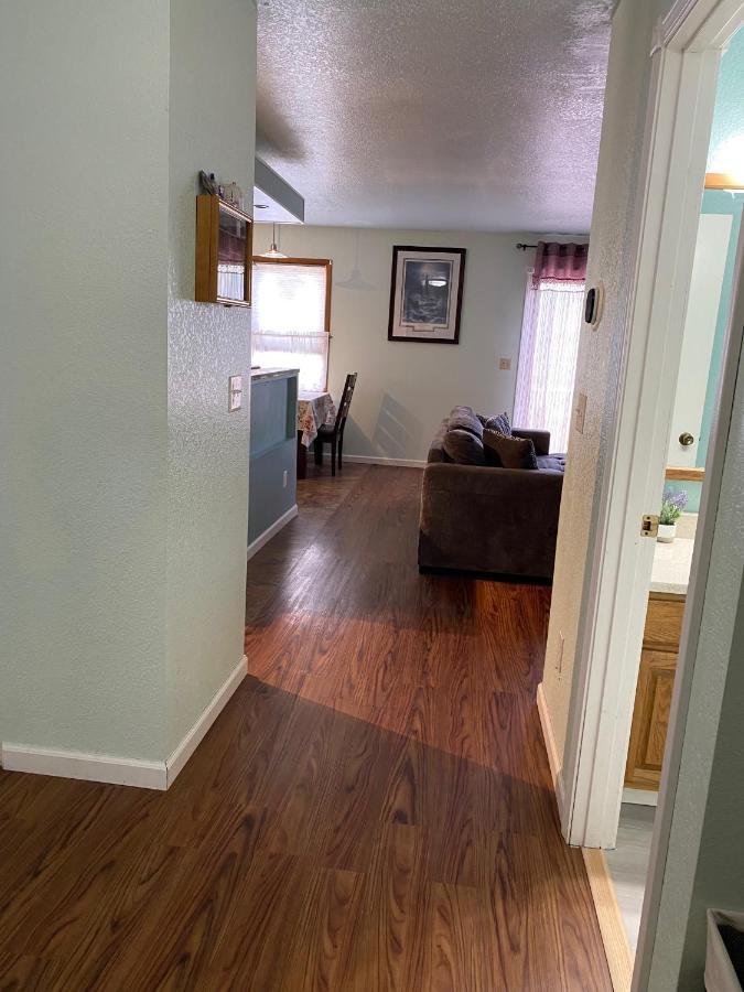 Trinity Escapes - Two Bedroom Two Bathroom Full Apartment Near Airport アンカレッジ エクステリア 写真
