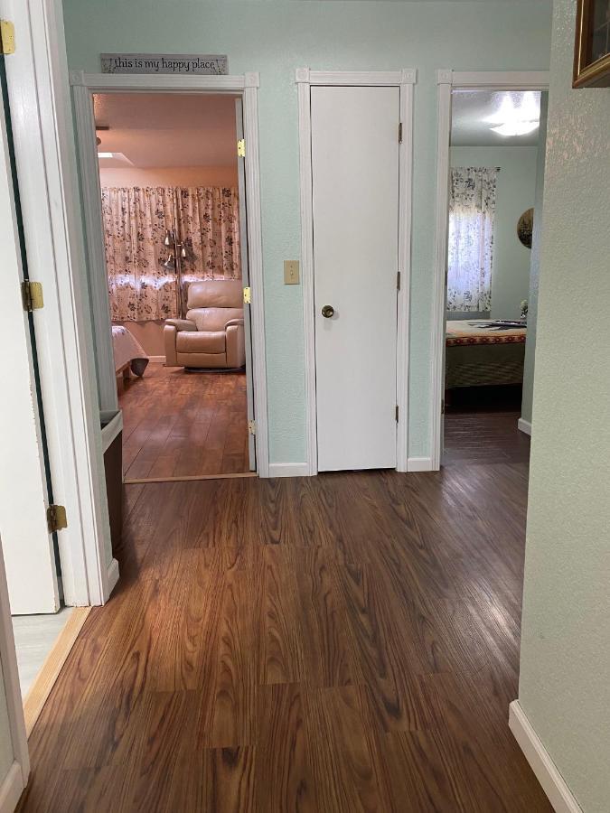 Trinity Escapes - Two Bedroom Two Bathroom Full Apartment Near Airport アンカレッジ エクステリア 写真