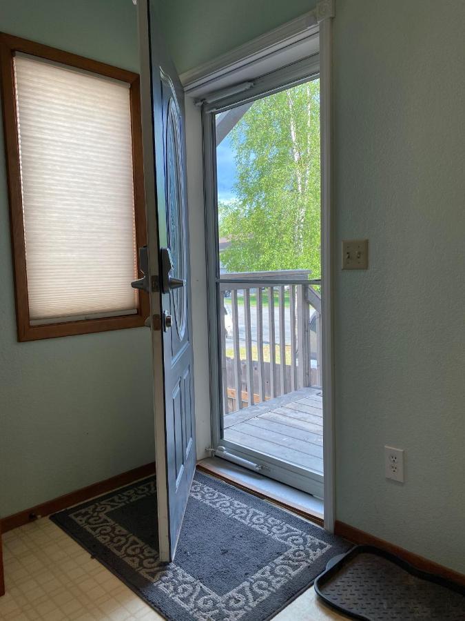 Trinity Escapes - Two Bedroom Two Bathroom Full Apartment Near Airport アンカレッジ エクステリア 写真