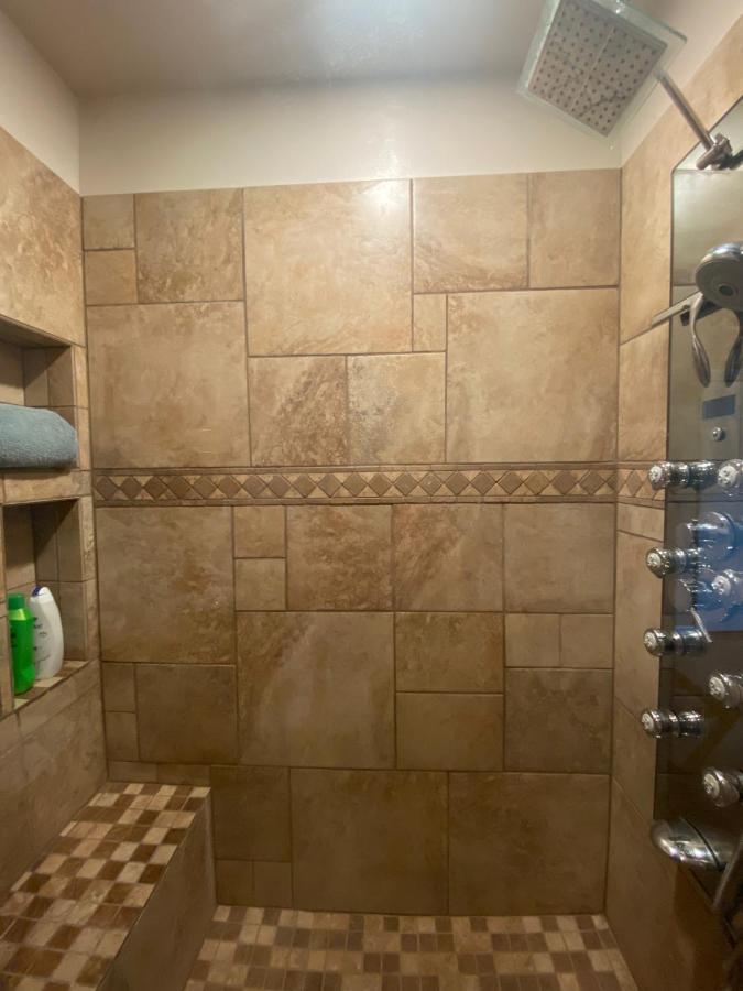 Trinity Escapes - Two Bedroom Two Bathroom Full Apartment Near Airport アンカレッジ エクステリア 写真